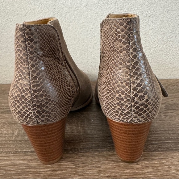 Vionic Anne Bootie, Size 7 - Picture 4 of 8